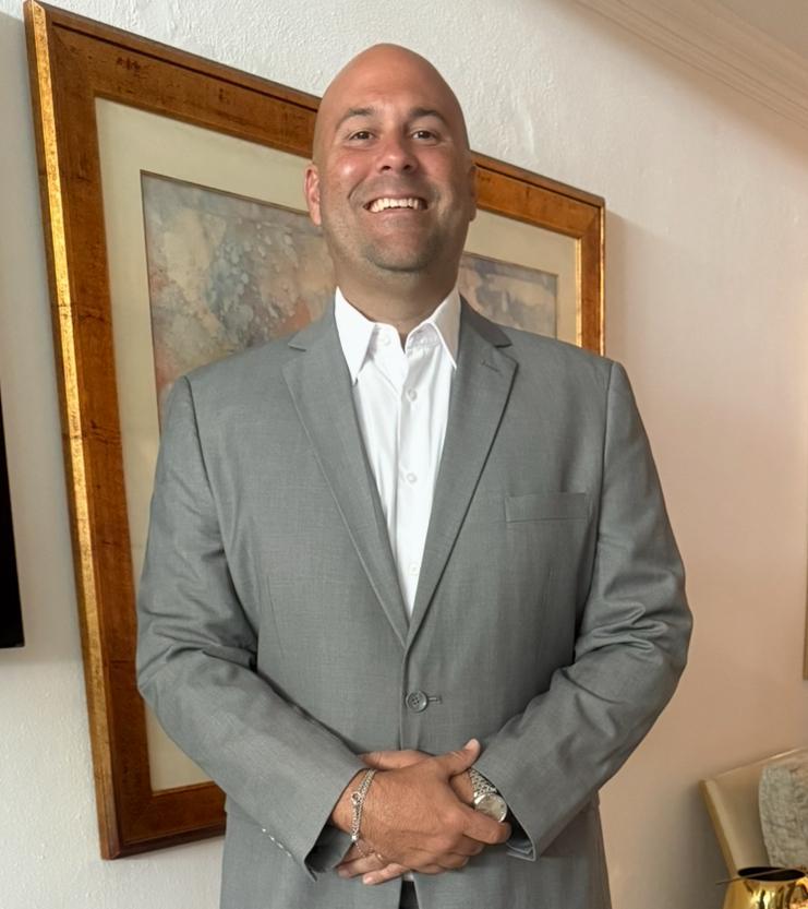 Adrián C. García Amador - Presidente y Fundador de Yupa Brothers